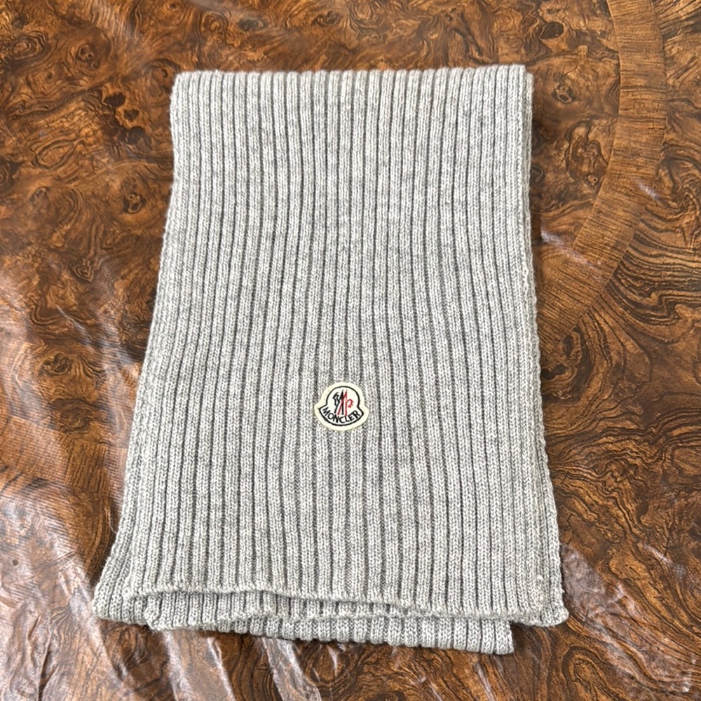 Moncler Light Gray Ribbed Scarf